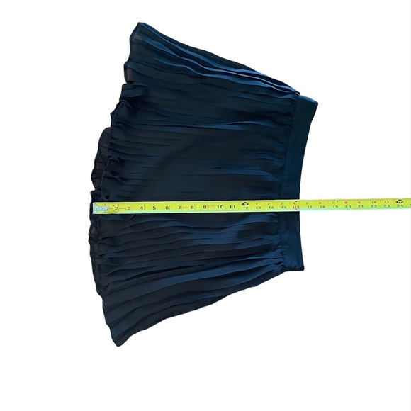 Central Park West pleated black on trend mini skirt with pockets size small - Picture 10 of 13